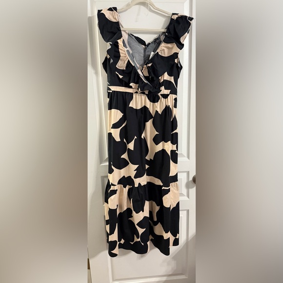 Chic Black and Cream Midi Dress - Picture 1 of 4